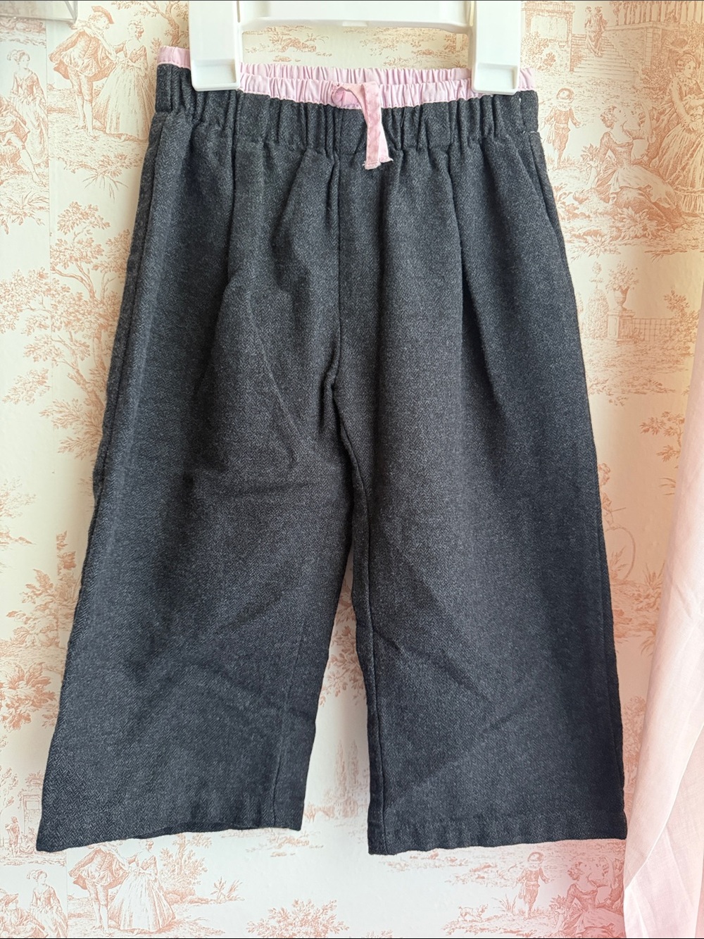 Zara Kida Dark Gray Wide Leg Pull-On Pants with Pink Waistband. Size 4t